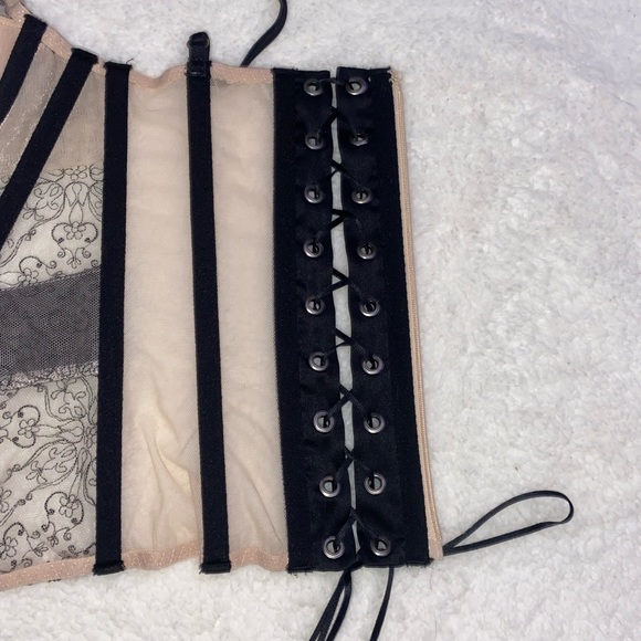 Limited Edition Black Lace Zip-Up Corset - Picture 9 of 10